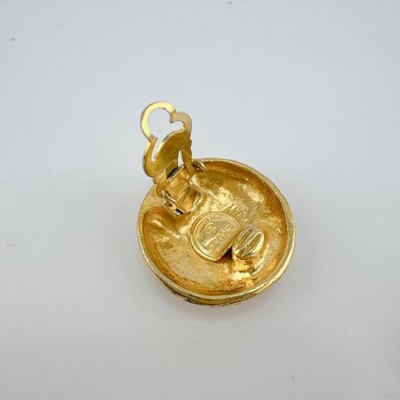 CHANEL Vintage Gold Earrings - Picture 5 of 6
